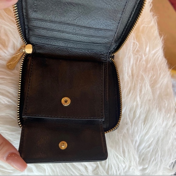 Brand new Micheal Kors wallet - Picture 3 of 6